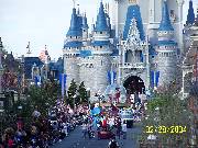 parage_mickey * The start of the parade * 2304 x 1728 * (1.22MB)